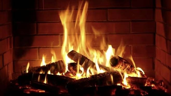 10시간짜리 벽난로 영상. 사진 유튜브 [사진1]