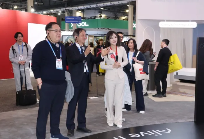 이동환 고양특례시장이 대표단을 이끌고 CES 기업 부스를 방문 / 사진=고양특례시 [사진1]