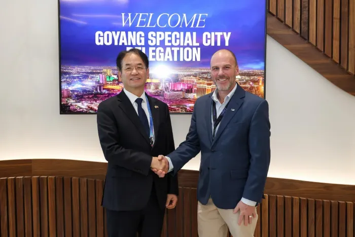 이동환 고양시장과 라스베이거스 컨벤션센터 최고운영책임자 댄 헤이즈 회담 / 사진=고양시청 